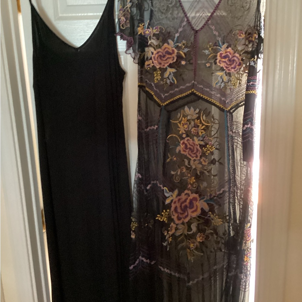 Sundance Lady Annie Black and Purple Short Sleeve V-Neck Maxi Gown